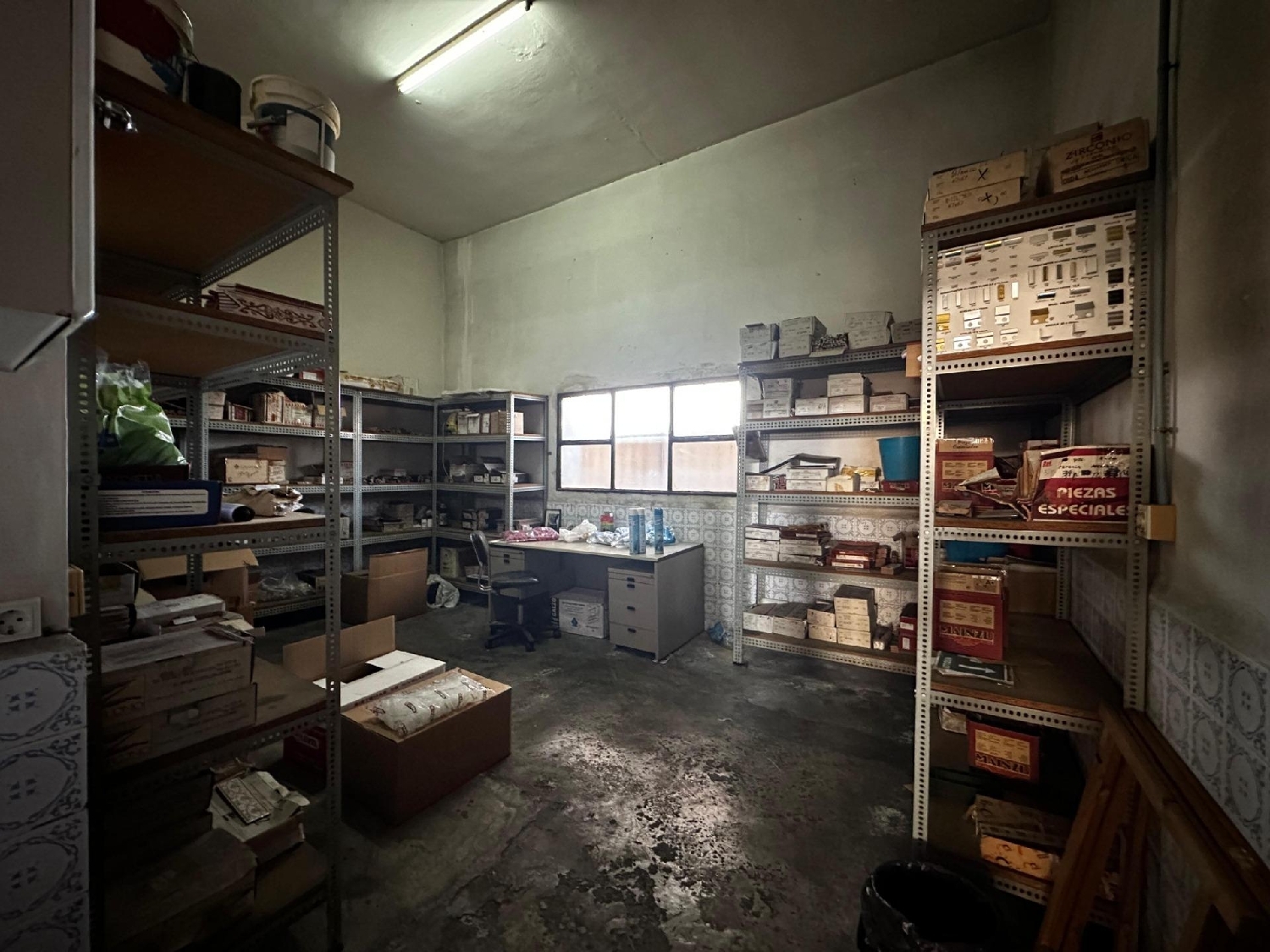  till salu butik Urbanización Tomás Ribera Alta 7