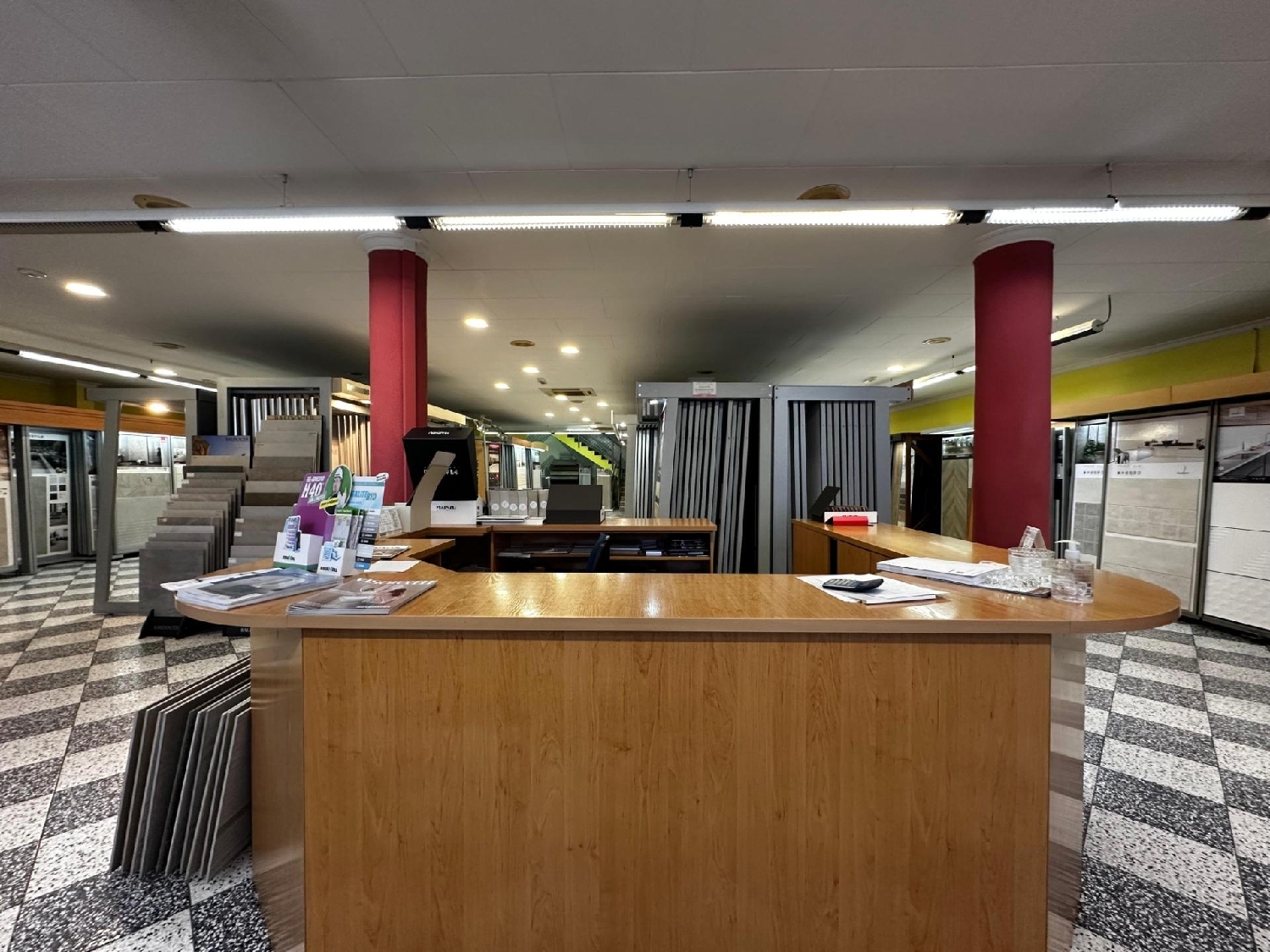  till salu butik Urbanización Tomás Ribera Alta 5