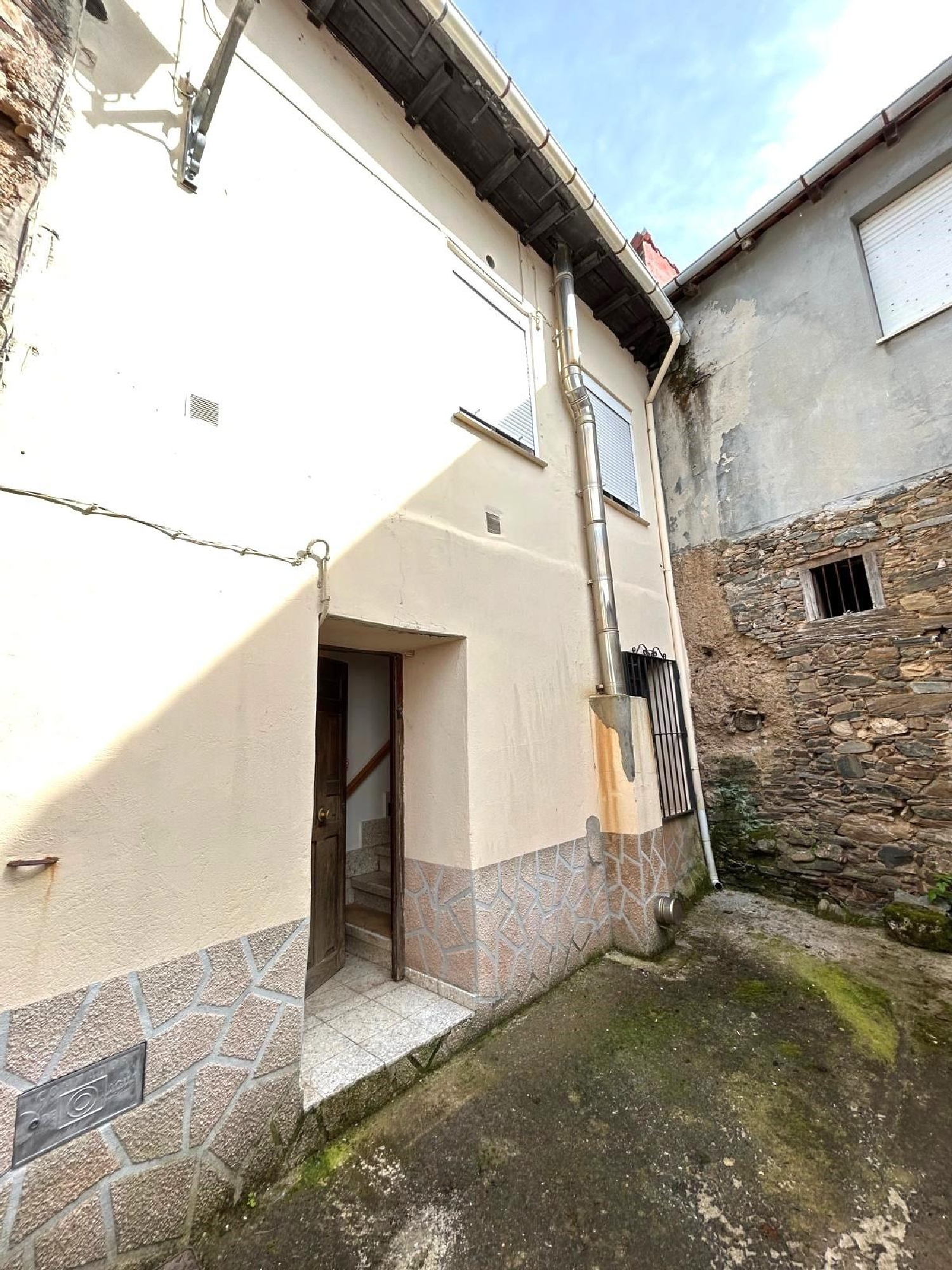 till salu radhus Salas De Los Barrios Bierzo (El) 2
