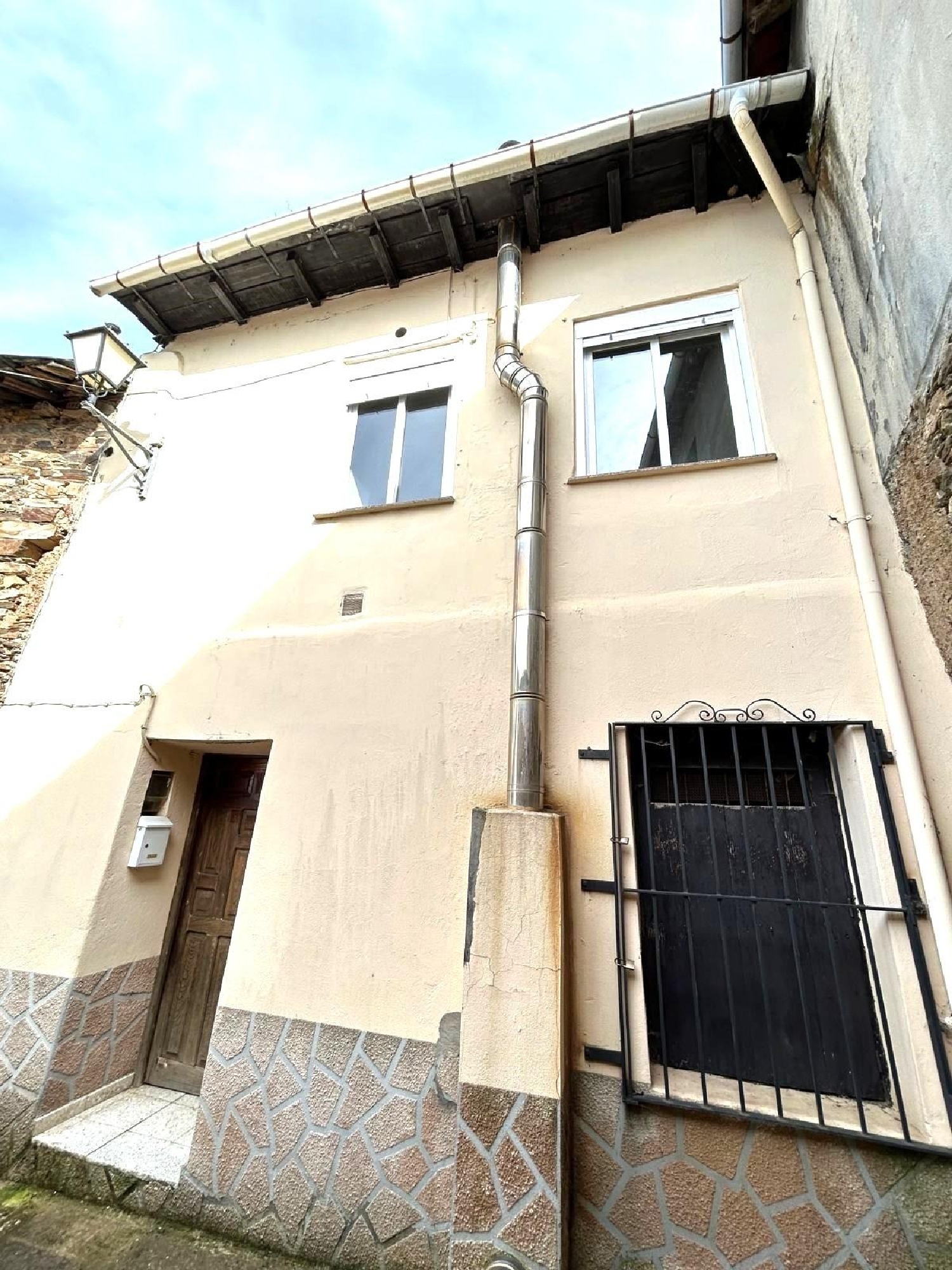  till salu radhus Salas De Los Barrios Bierzo (El) 1