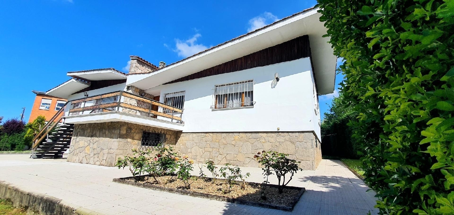 till salu villa El Pando Oviedo 3