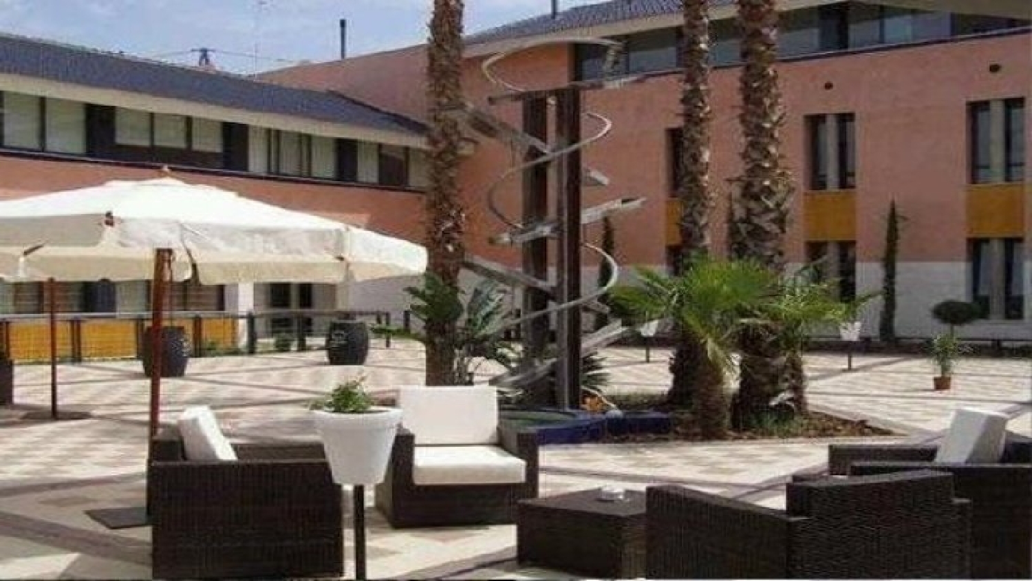 till salu hotell Burguillos Vega Del Guadalquivir 3
