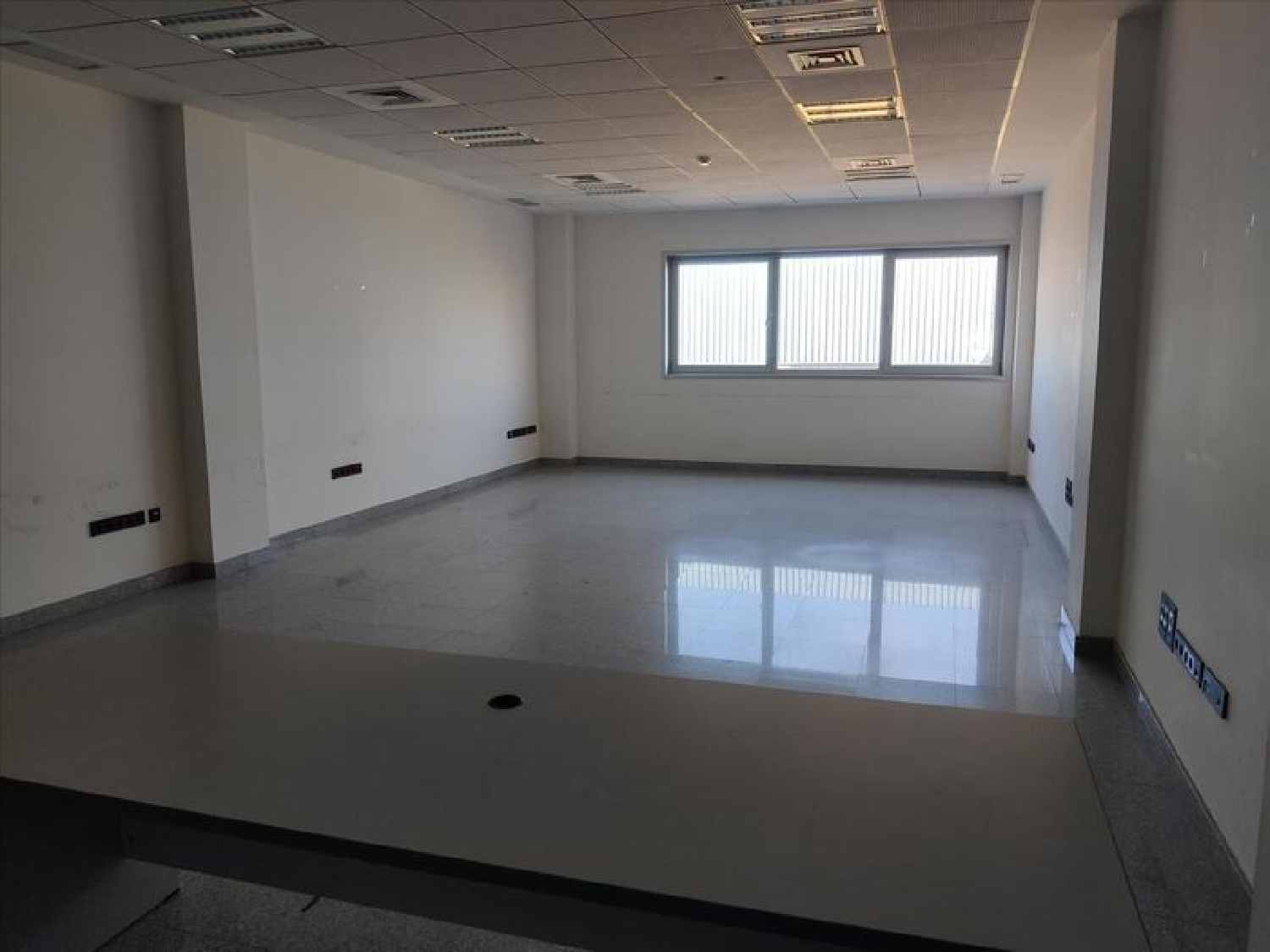  en venta oficina Sevilla La Nueva Sur 5