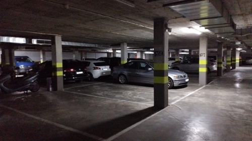 Sevilla La Nueva Sur Parkplatz Bild 6273090