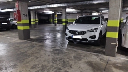 Sevilla La Nueva Sur Parkplatz Bild 6273091