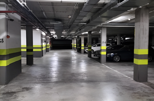 Sevilla La Nueva Sur Parkplatz Bild 6273106