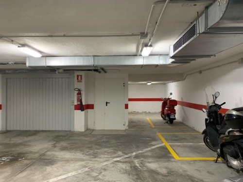 Sevilla La Nueva Sur Parkplatz Bild 6273535
