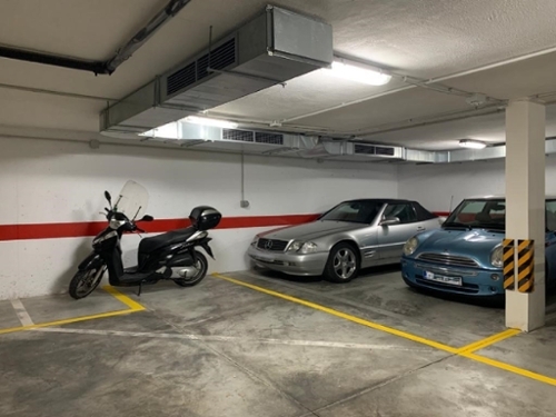 Sevilla La Nueva Sur Parkplatz Bild 6273536