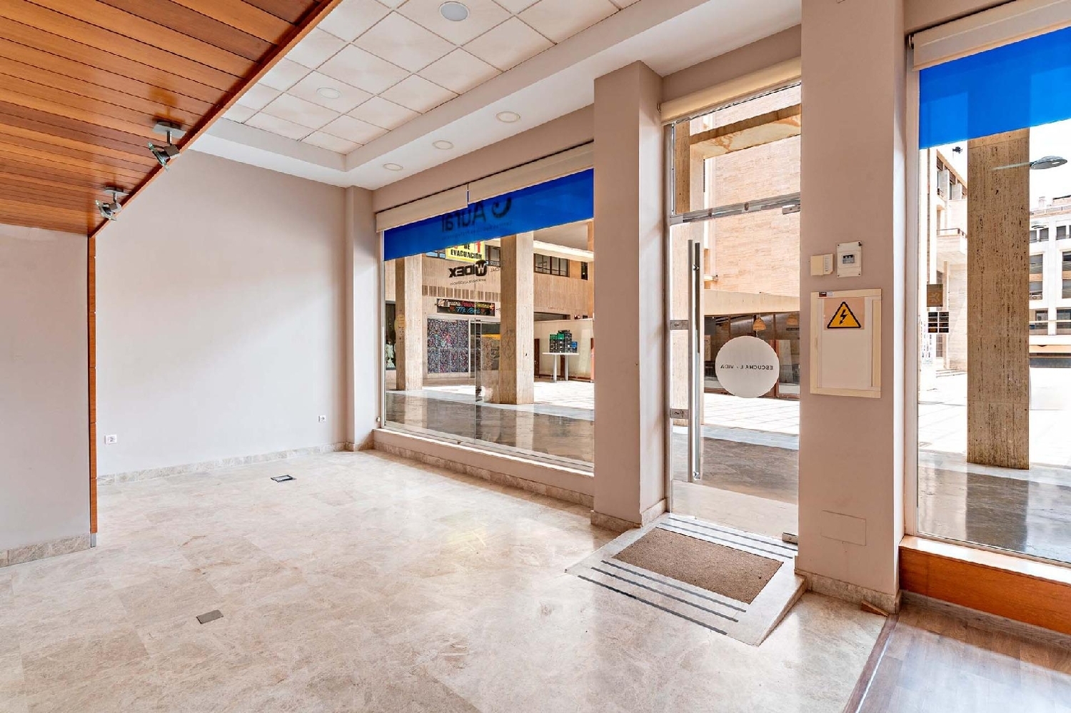  en venta local Baños De Guardias Poniente Almeriense 3