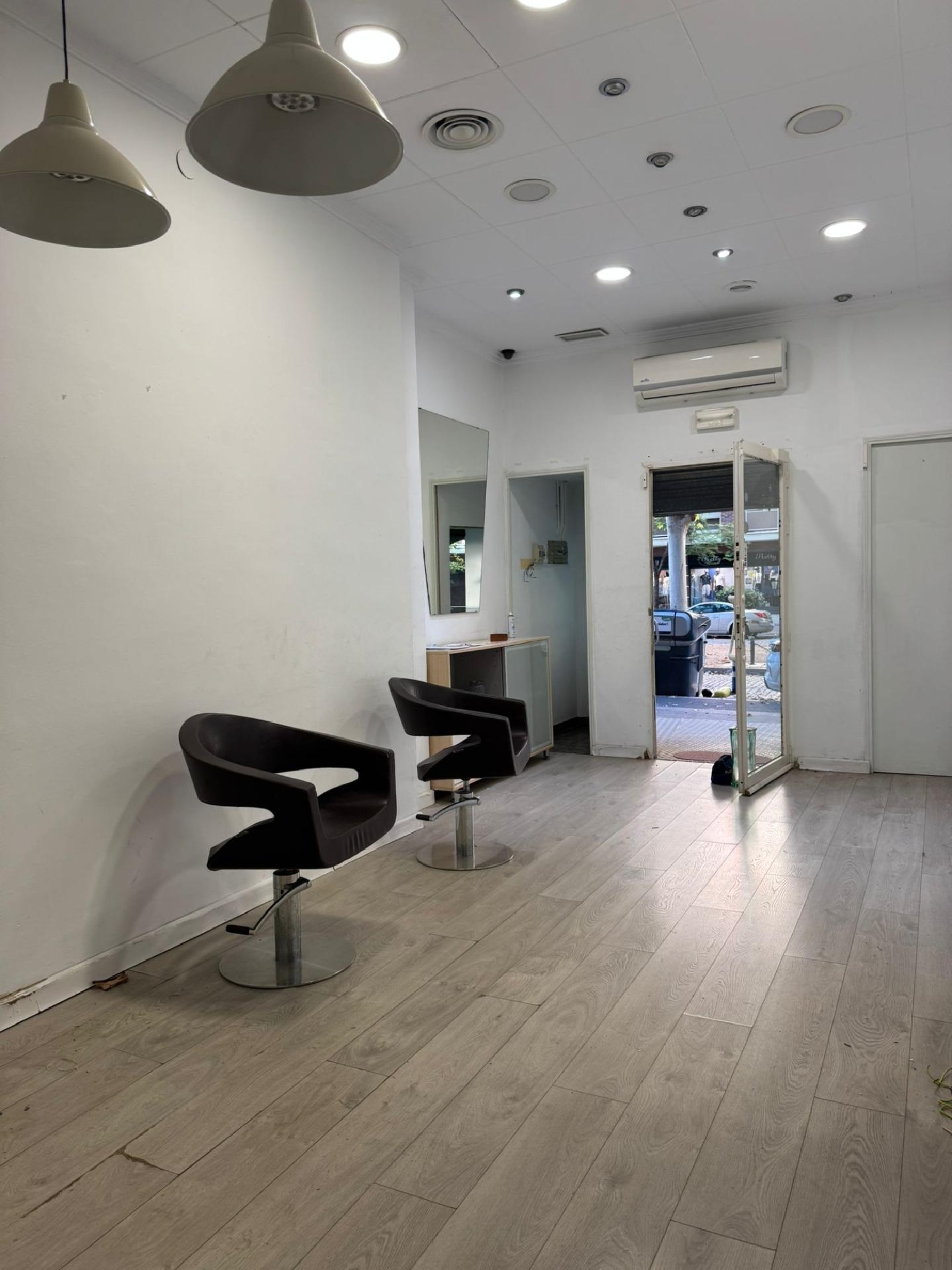  till salu lokal Barriada Les Tres Creus Bages 1