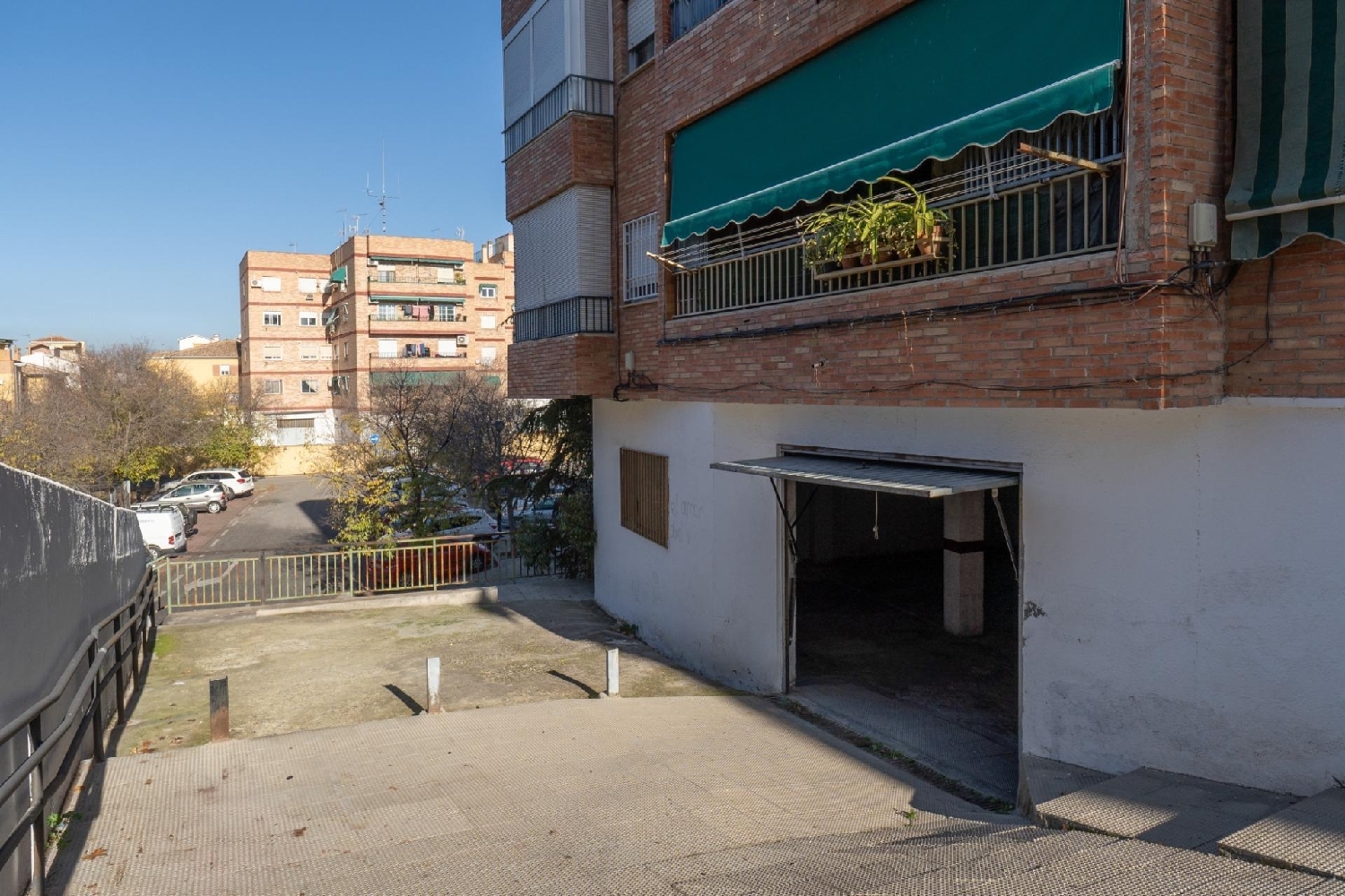till salu lokal Chana - Parque Almunia - Caleta Vega De Granada 2