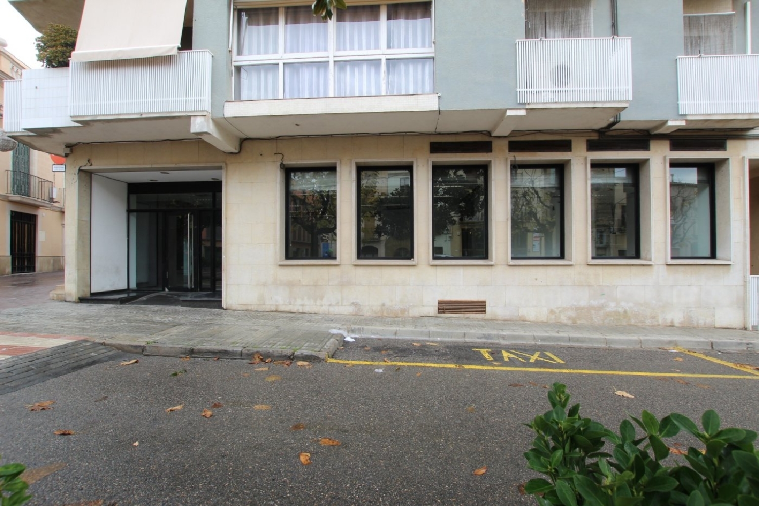  en venta local Colonia Gasol Baix Ebre 2