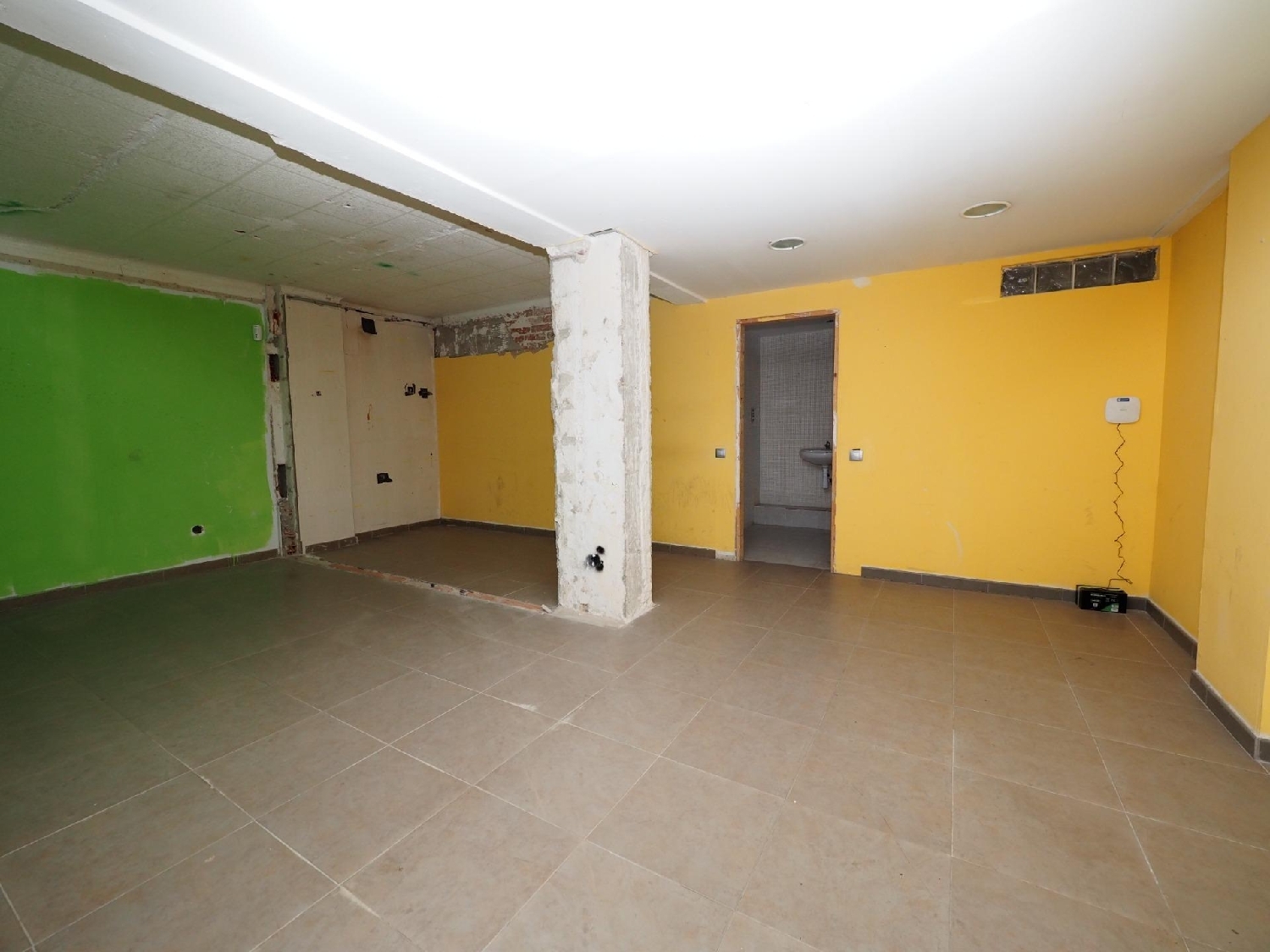 till salu lokal El Taió Baix Llobregat 2