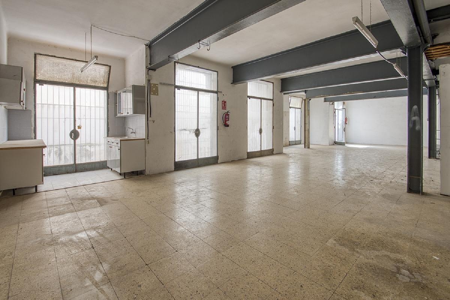  te koop bedrijfsruimte L'hospitalet De Llobregat Centre Barcelonès 5