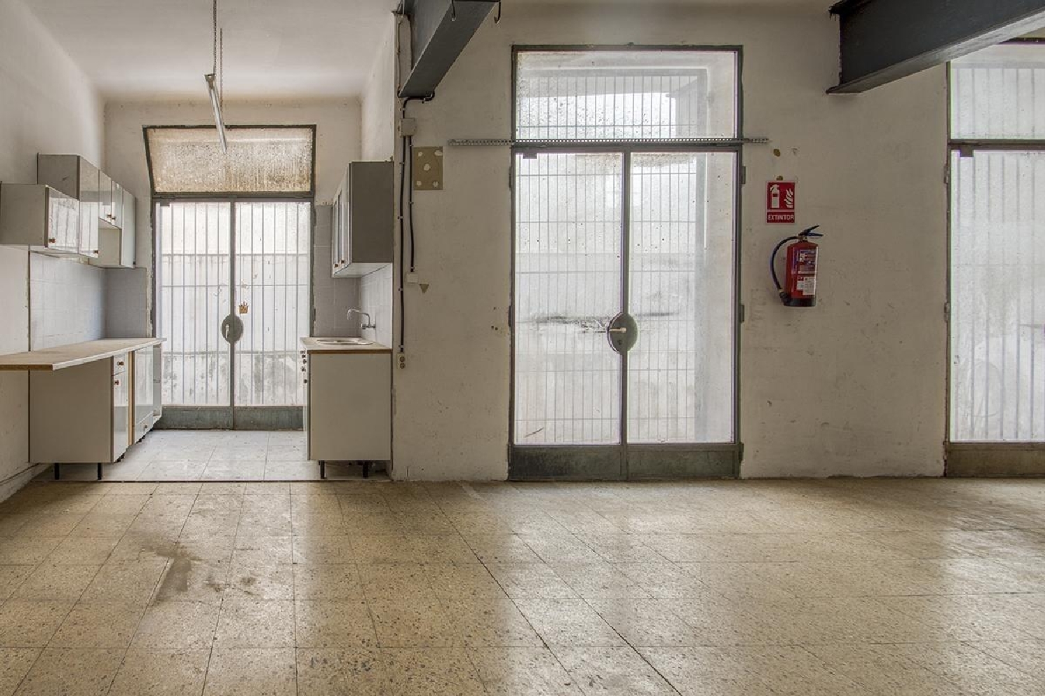  te koop bedrijfsruimte L'hospitalet De Llobregat Centre Barcelonès 7