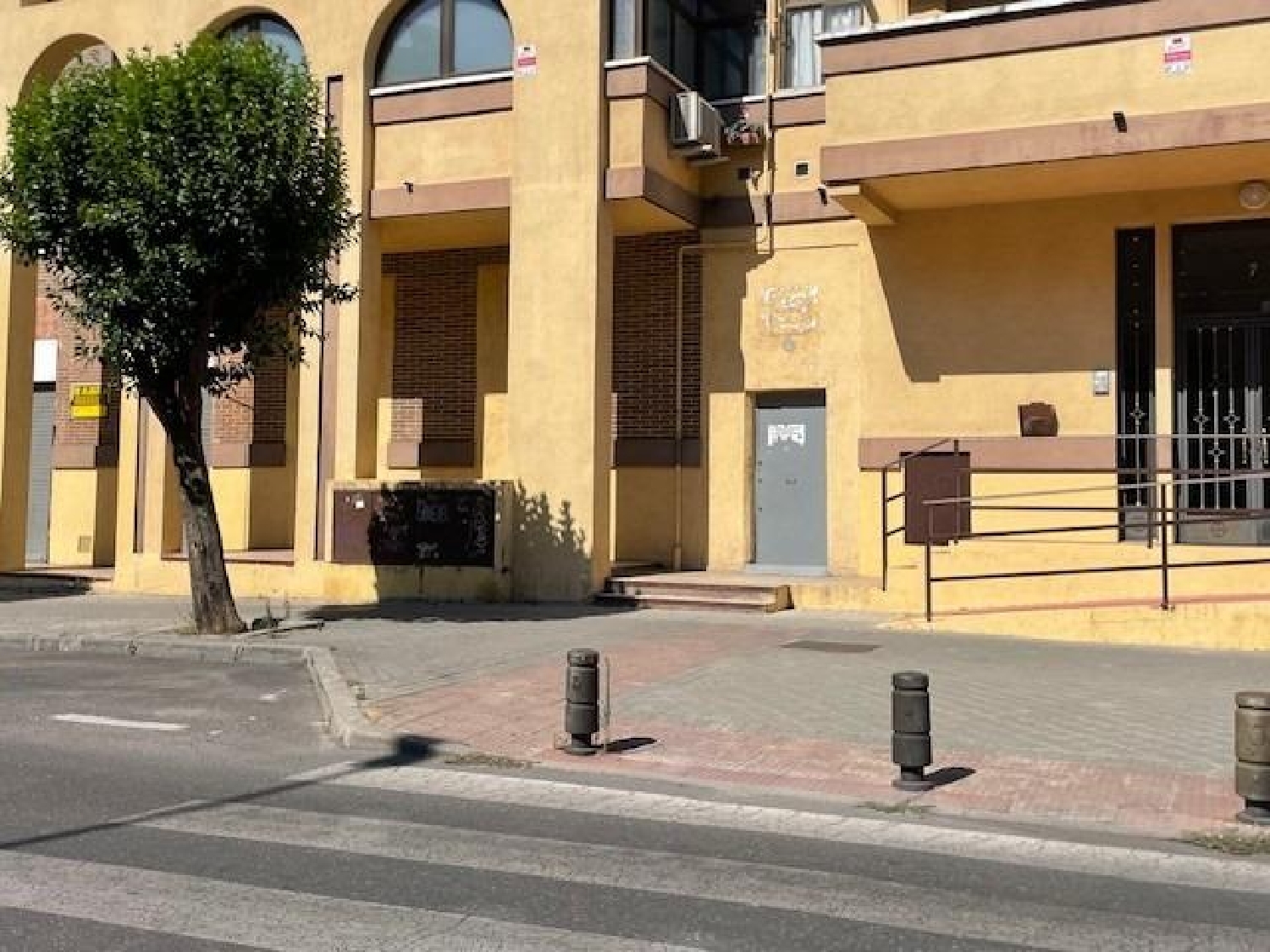  te koop bedrijfsruimte Valverde De Leganés Olienza 8