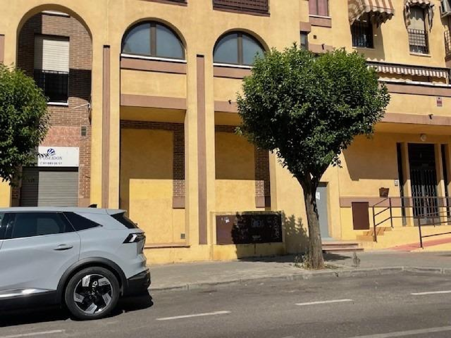  te koop bedrijfsruimte Valverde De Leganés Olienza 7