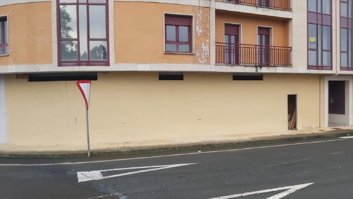 en venta local Vila De Cruces Deza 4