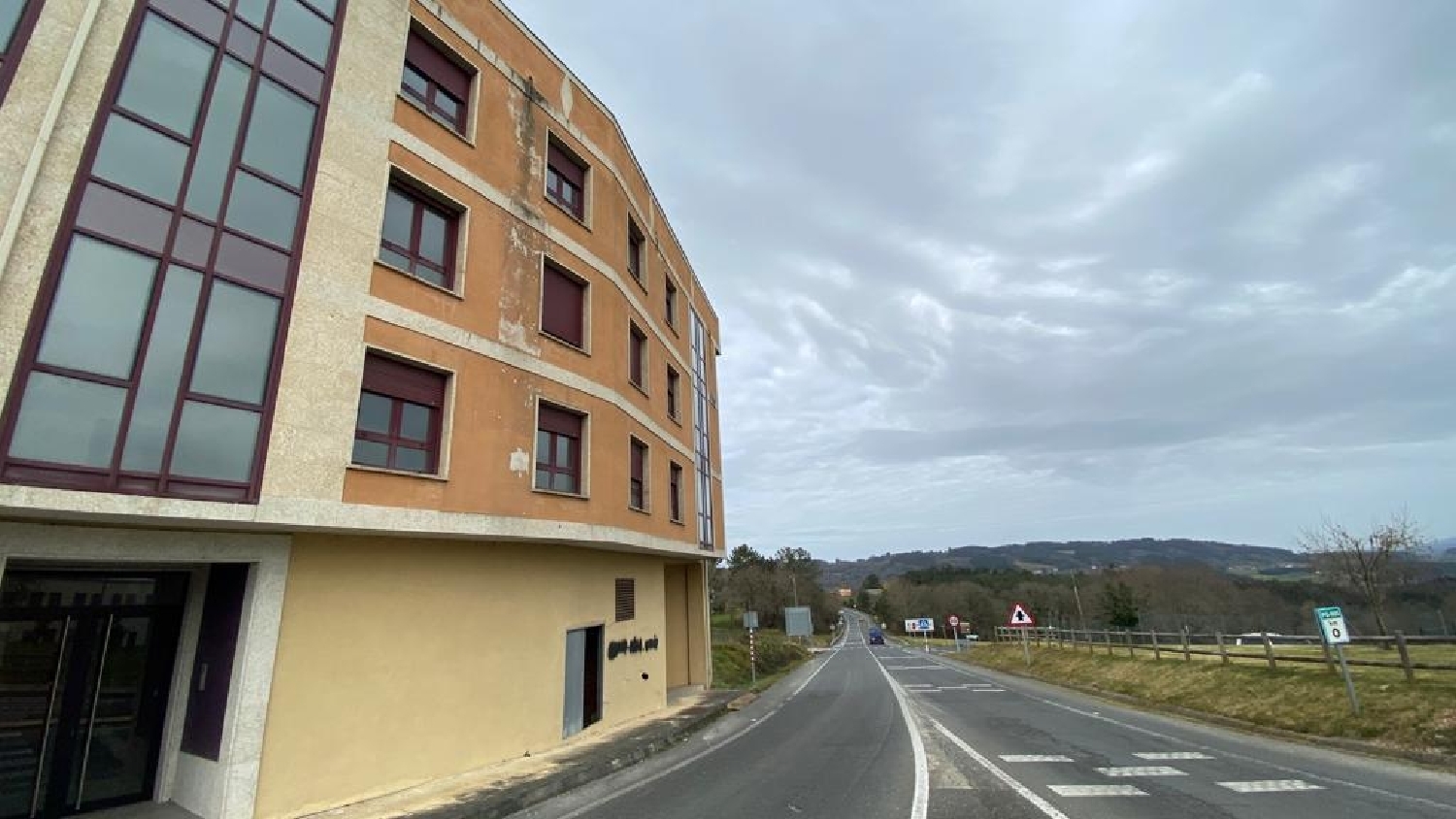  en venta local Vila De Cruces Deza 3