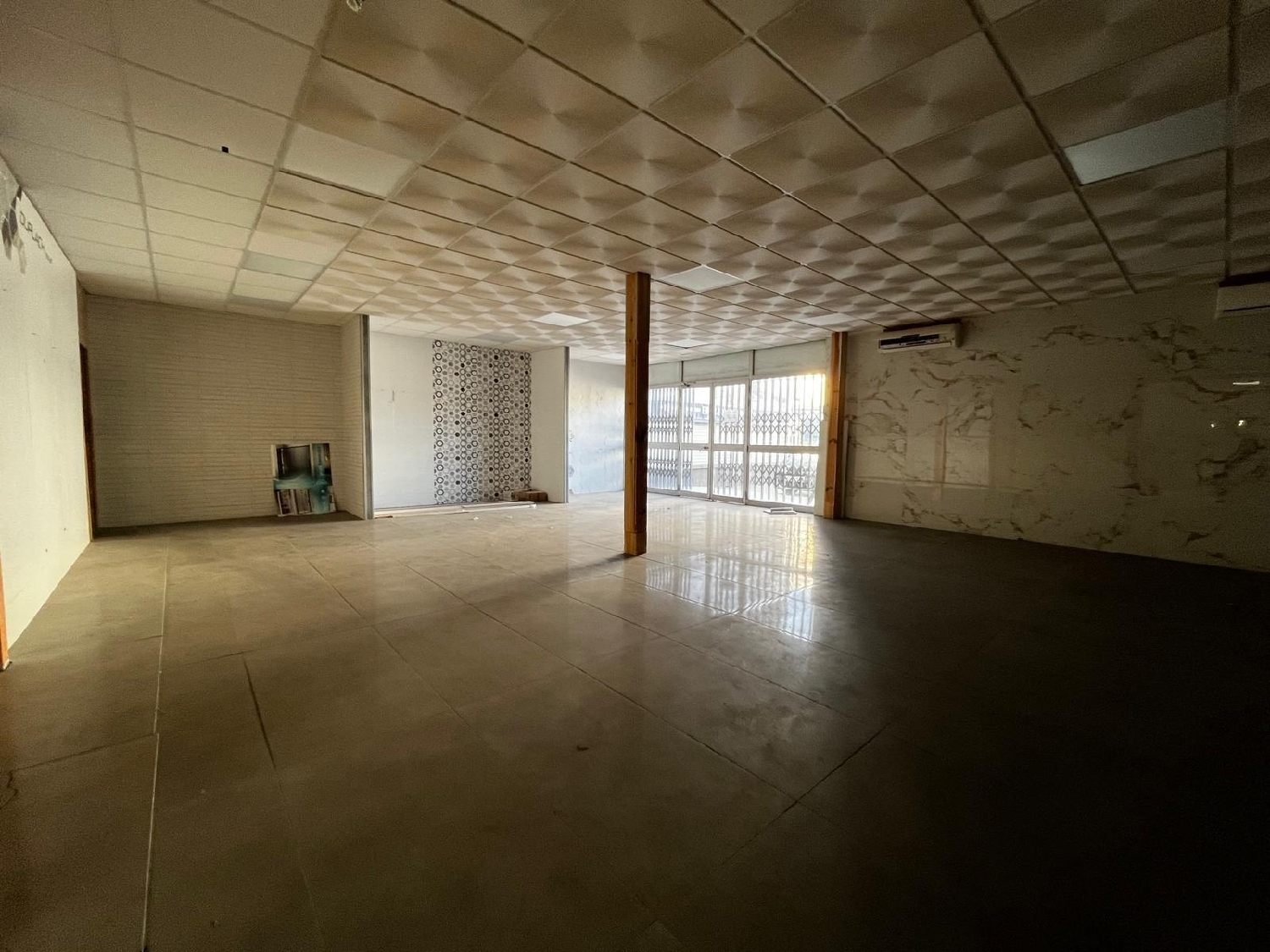  for sale shop Los Barrios Campo De Gibraltar 4