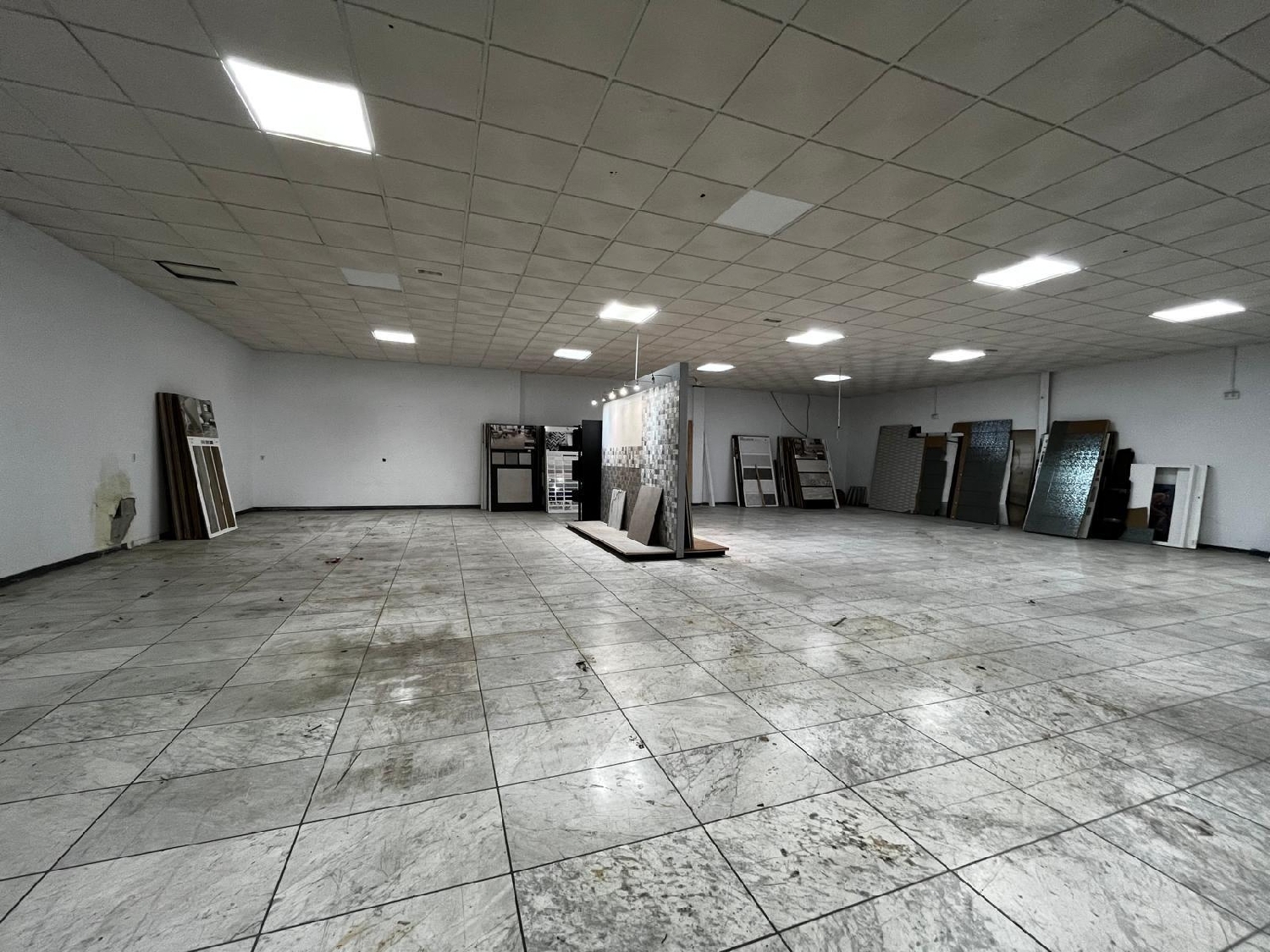  for sale shop Los Barrios Campo De Gibraltar 1