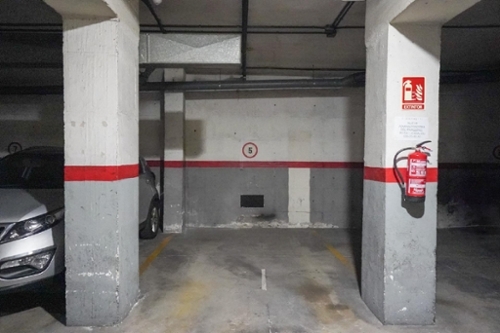 Barriada Les Tres Creus Bages parking space foto 6288093
