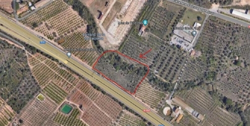 Barriada Les Tres Creus Bages tomt foto 6290126