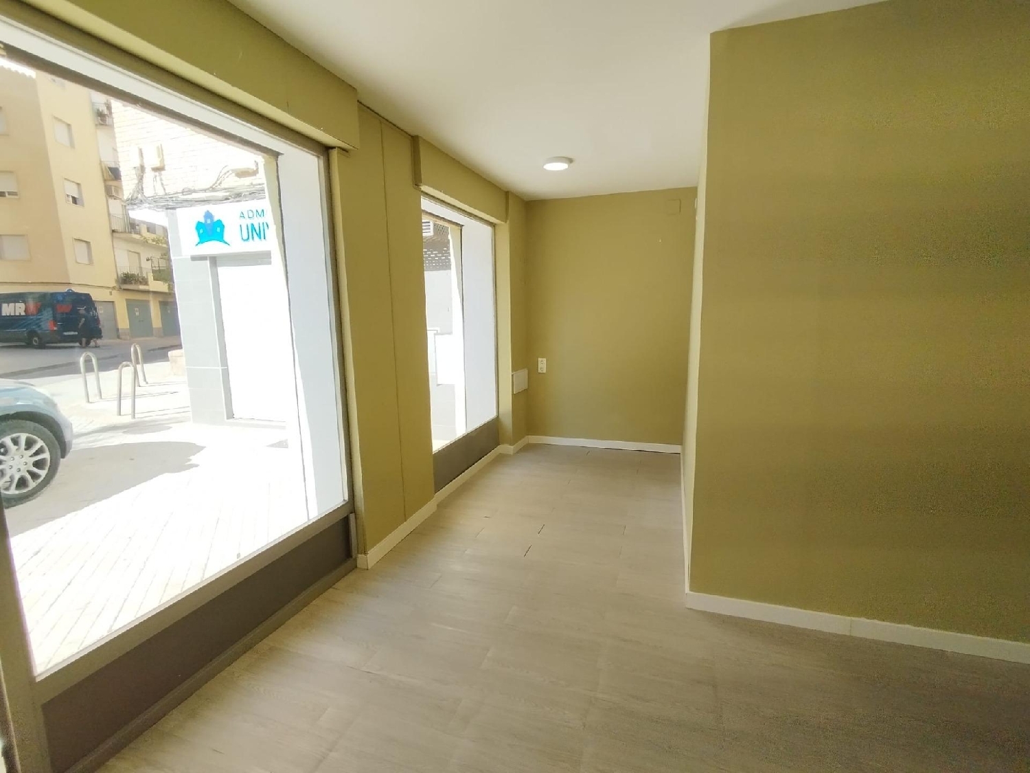 for sale commercial premise Barrio De Granada Alacantí 2