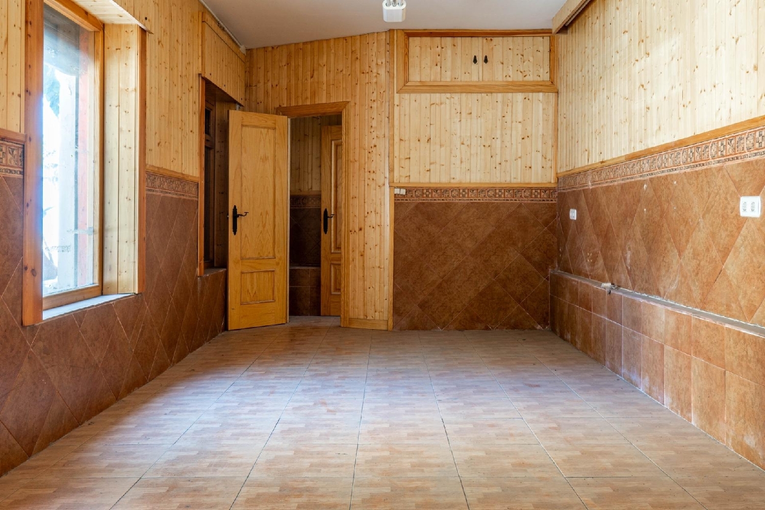 for sale commercial premise Barrio De Granada Alacantí 2