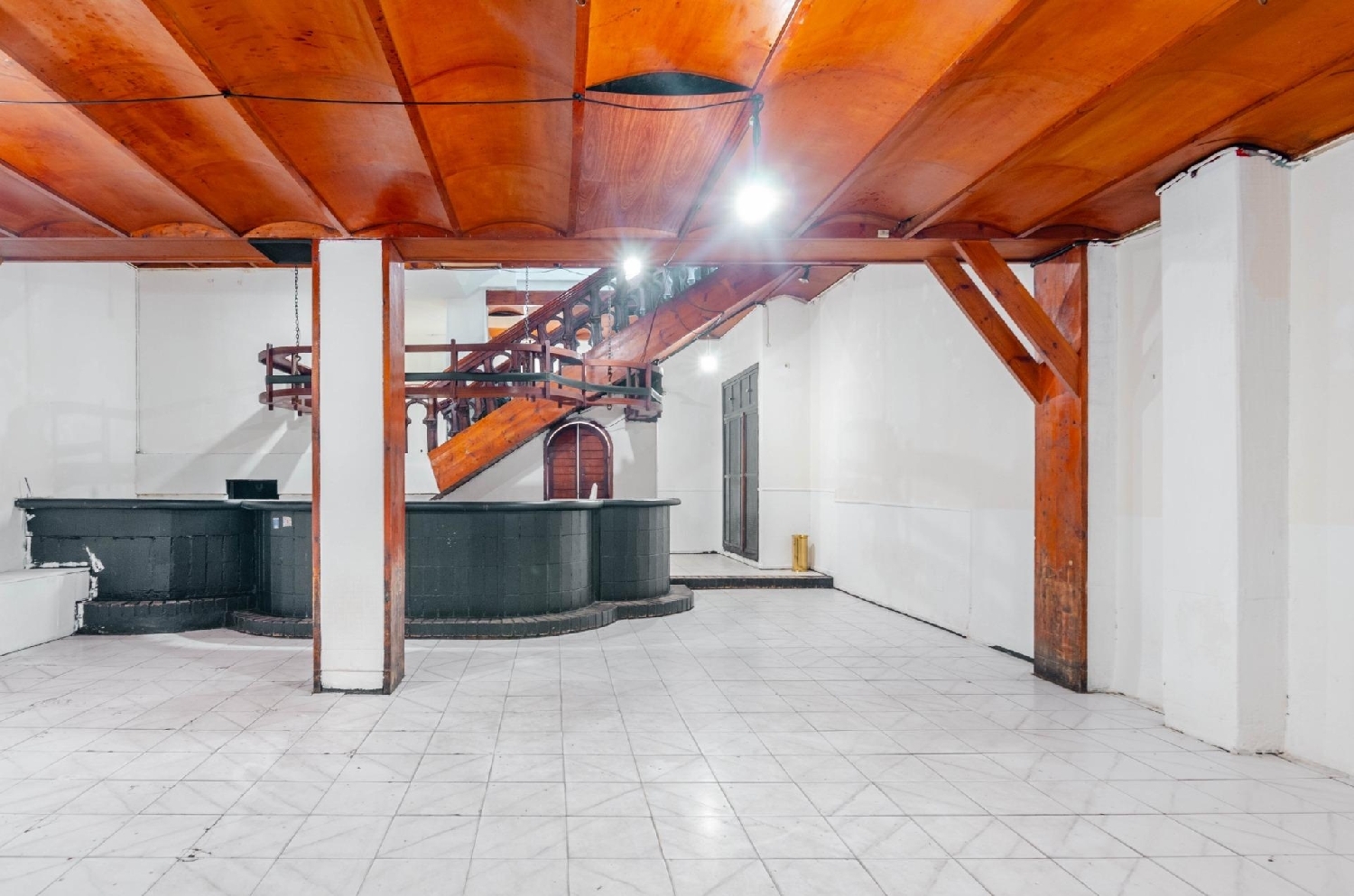 for sale commercial premise Oviedo Centro 33009 Oviedo 2