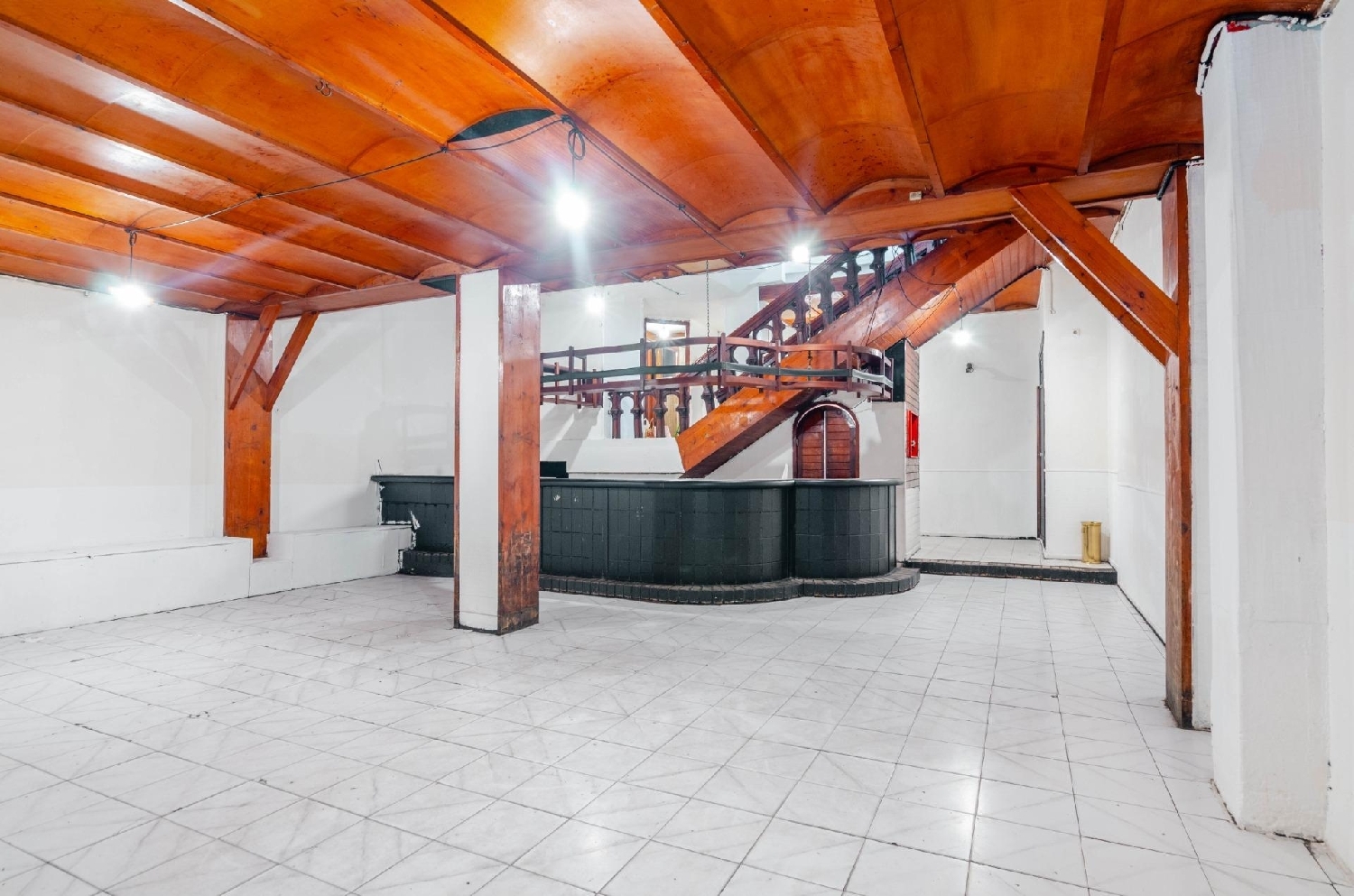  for sale commercial premise Oviedo Centro 33009 Oviedo 1