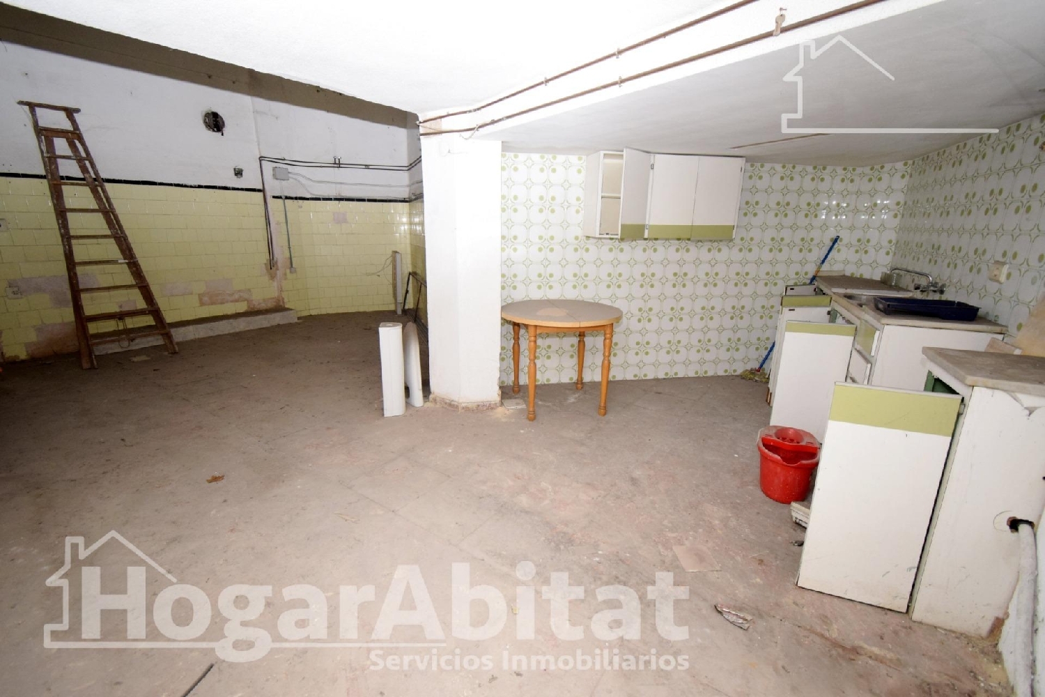 till salu lokal Valencia De Las Torres Campiña Sur 2