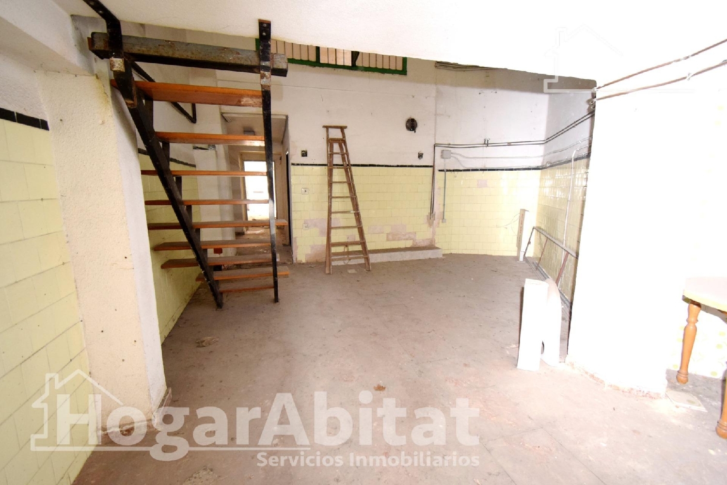 till salu lokal Valencia De Las Torres Campiña Sur 3
