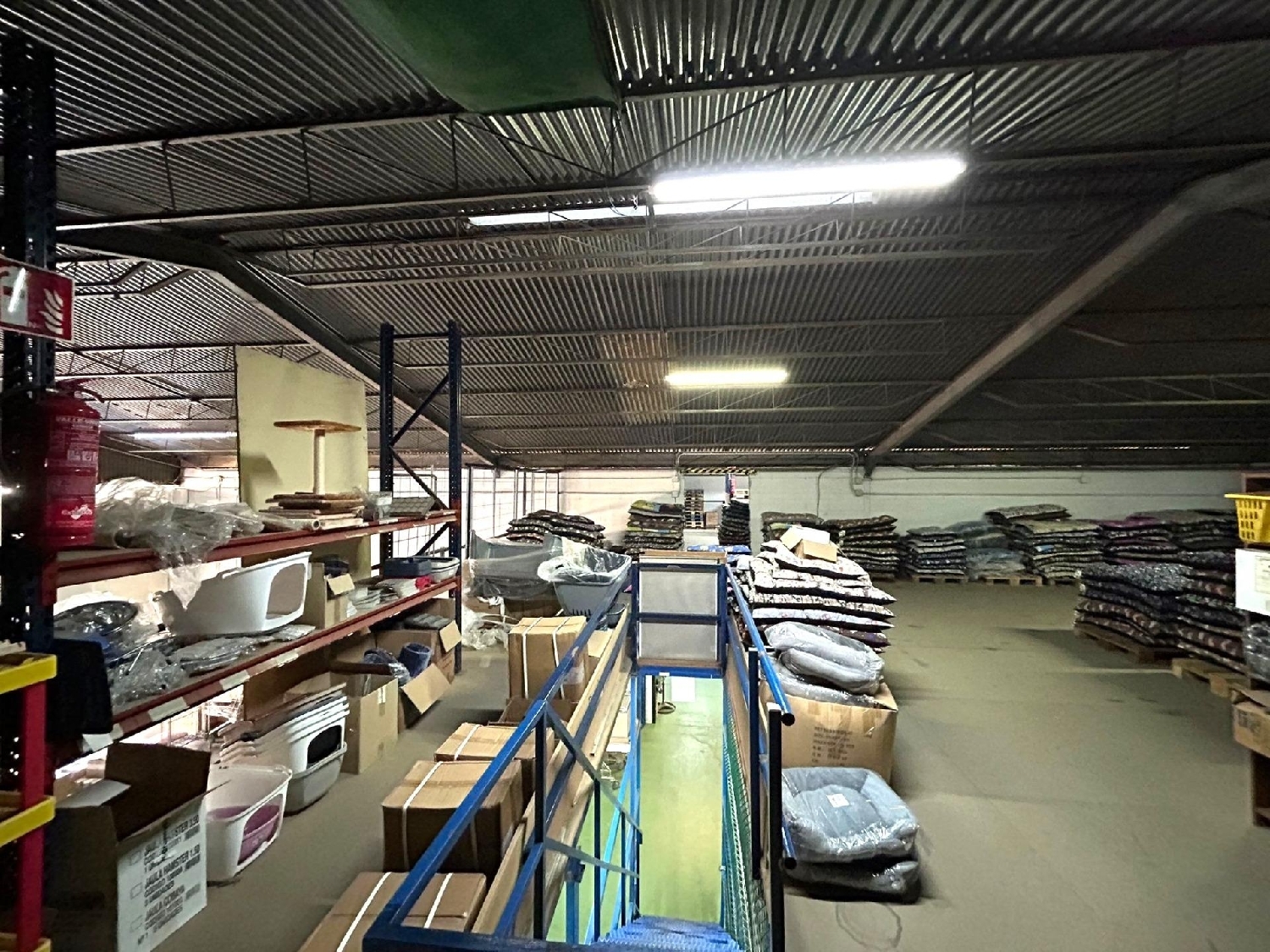à vendre boutique Sevilla La Nueva Sur 3