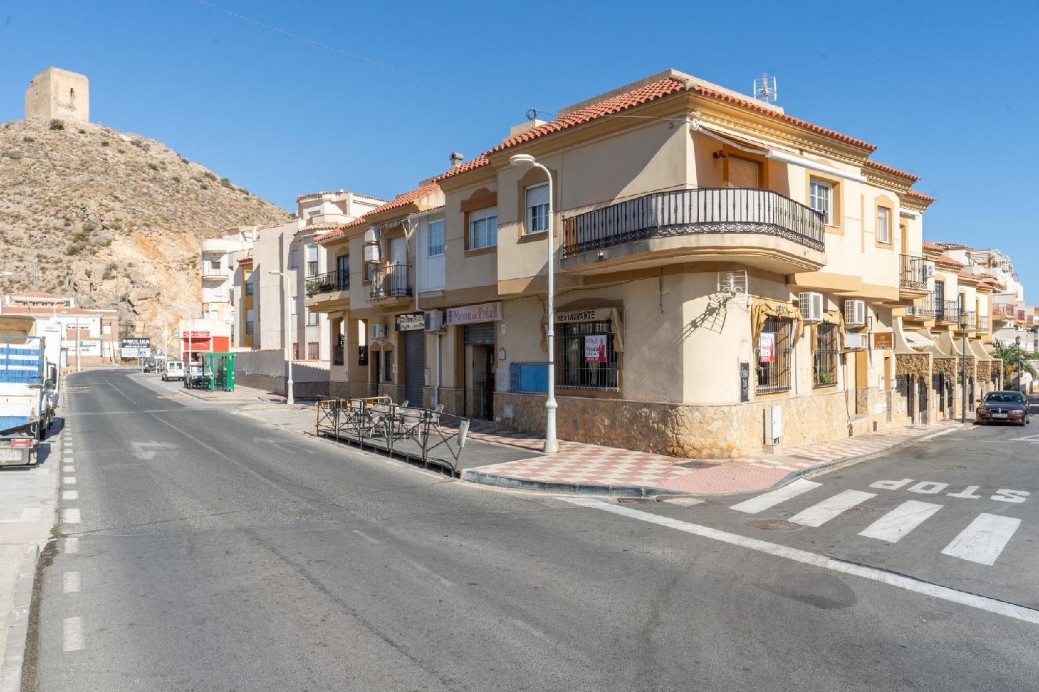  te koop bedrijfsruimte/ kantoor Castell De Ferro Costa Tropical 1