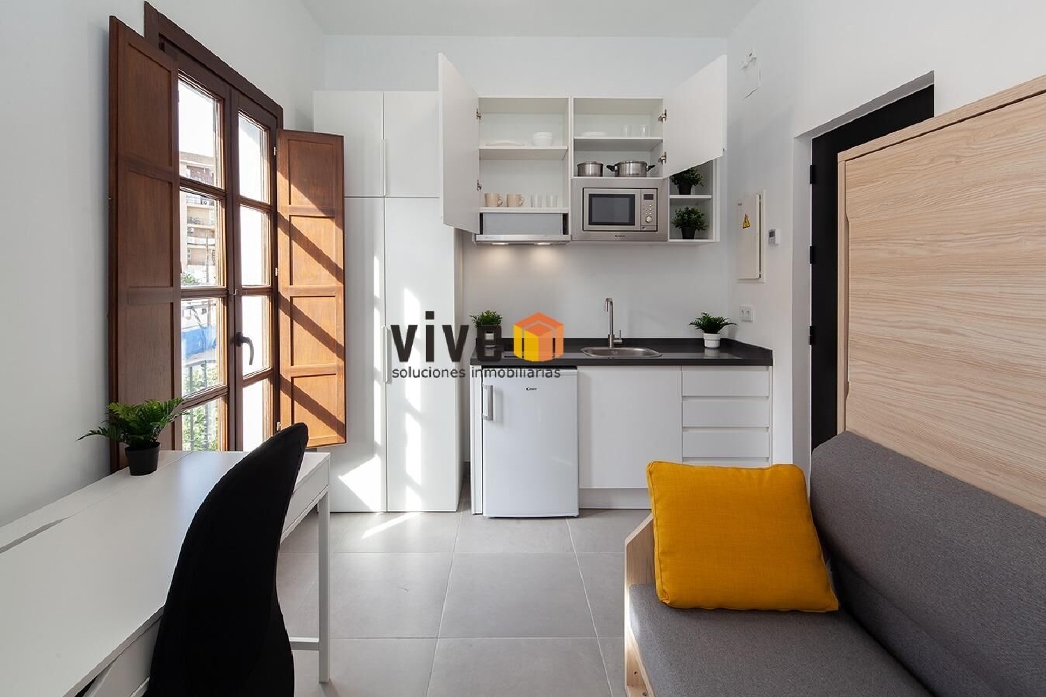 à vendre commerce Sevilla La Nueva Sur 3