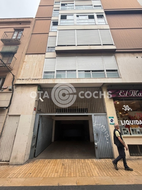 Barriada Les Tres Creus Bages parking foto 6298288
