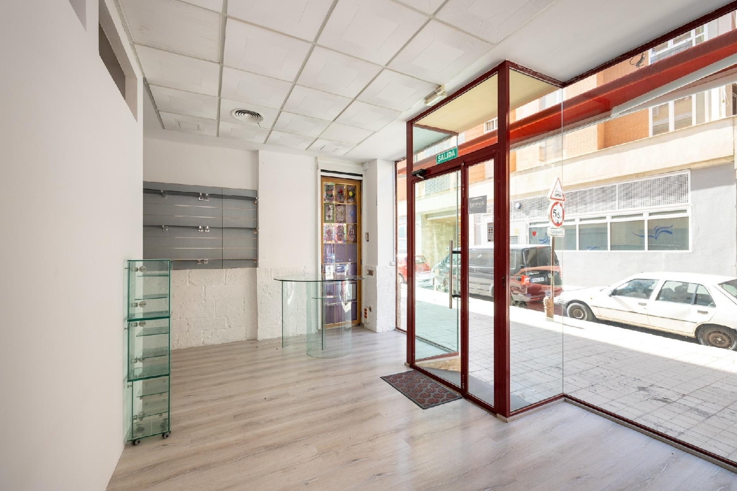  till salu lokal Barrio De Granada Alacantí 1