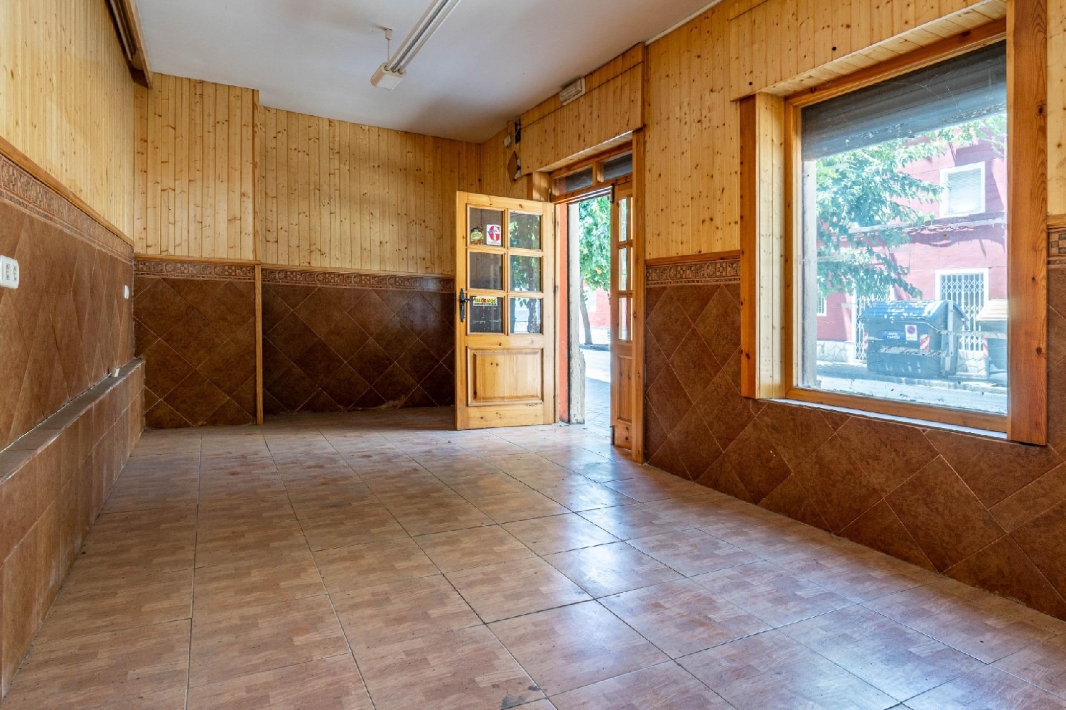  till salu lokal Barrio De Granada Alacantí 5