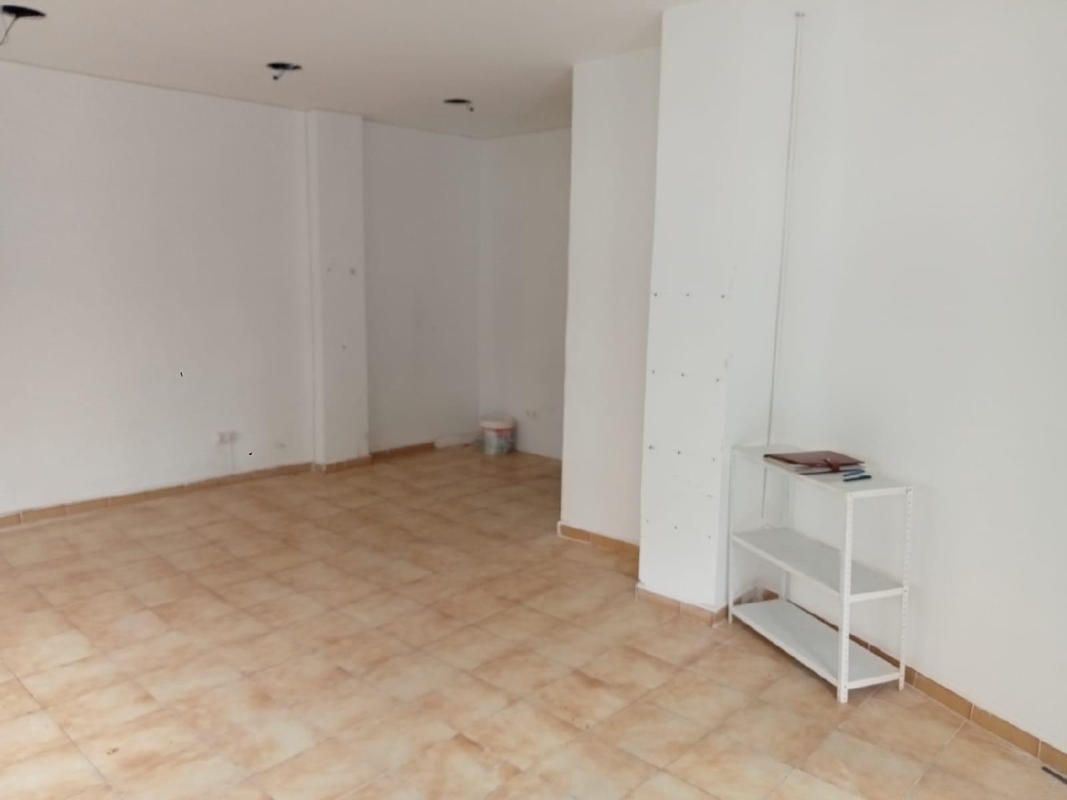  en venta local Barrio De Granada Alacantí 8