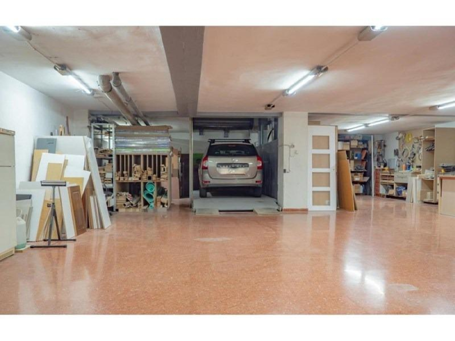  till salu lokal Barrio De Granada Alacantí 8