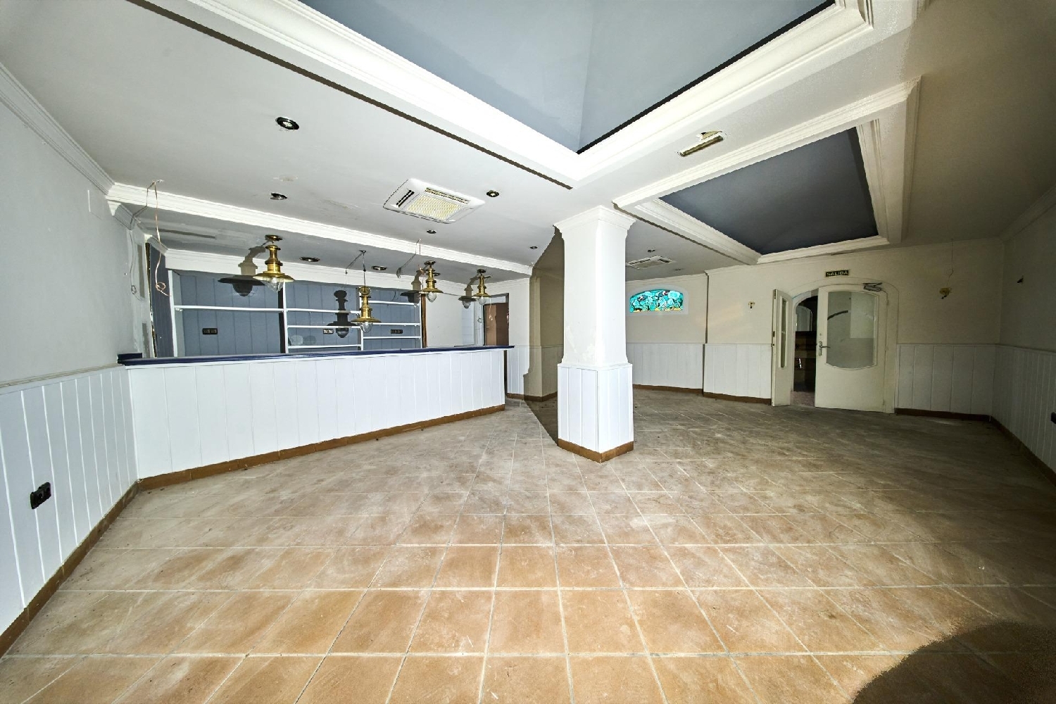  till salu lokal Barrio De Granada Alacantí 8