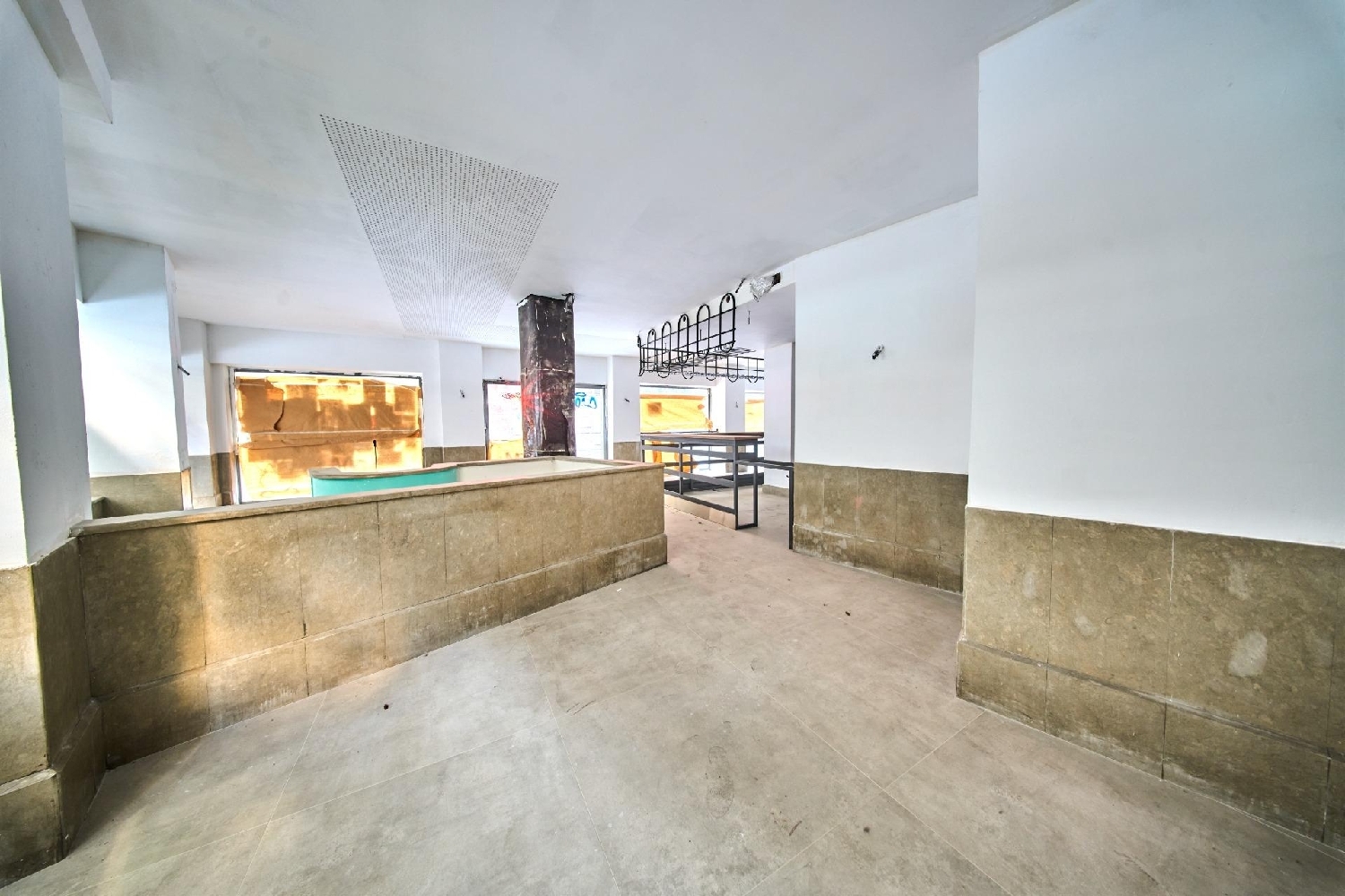  till salu lokal Barrio De Granada Alacantí 6