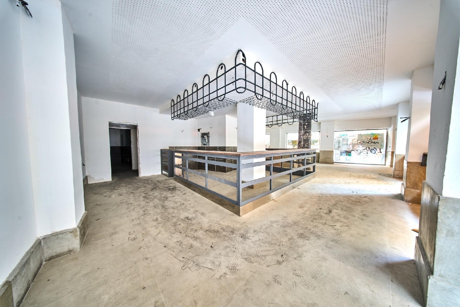  till salu lokal Barrio De Granada Alacantí 1