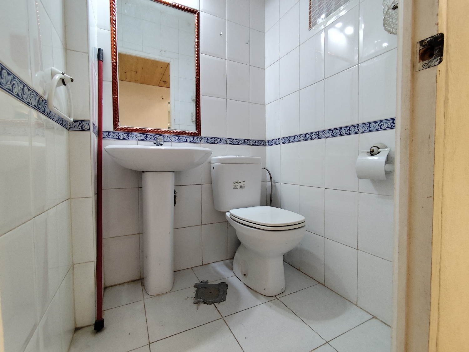 for sale commercial premise Camas Metropolitana De Sevilla 8