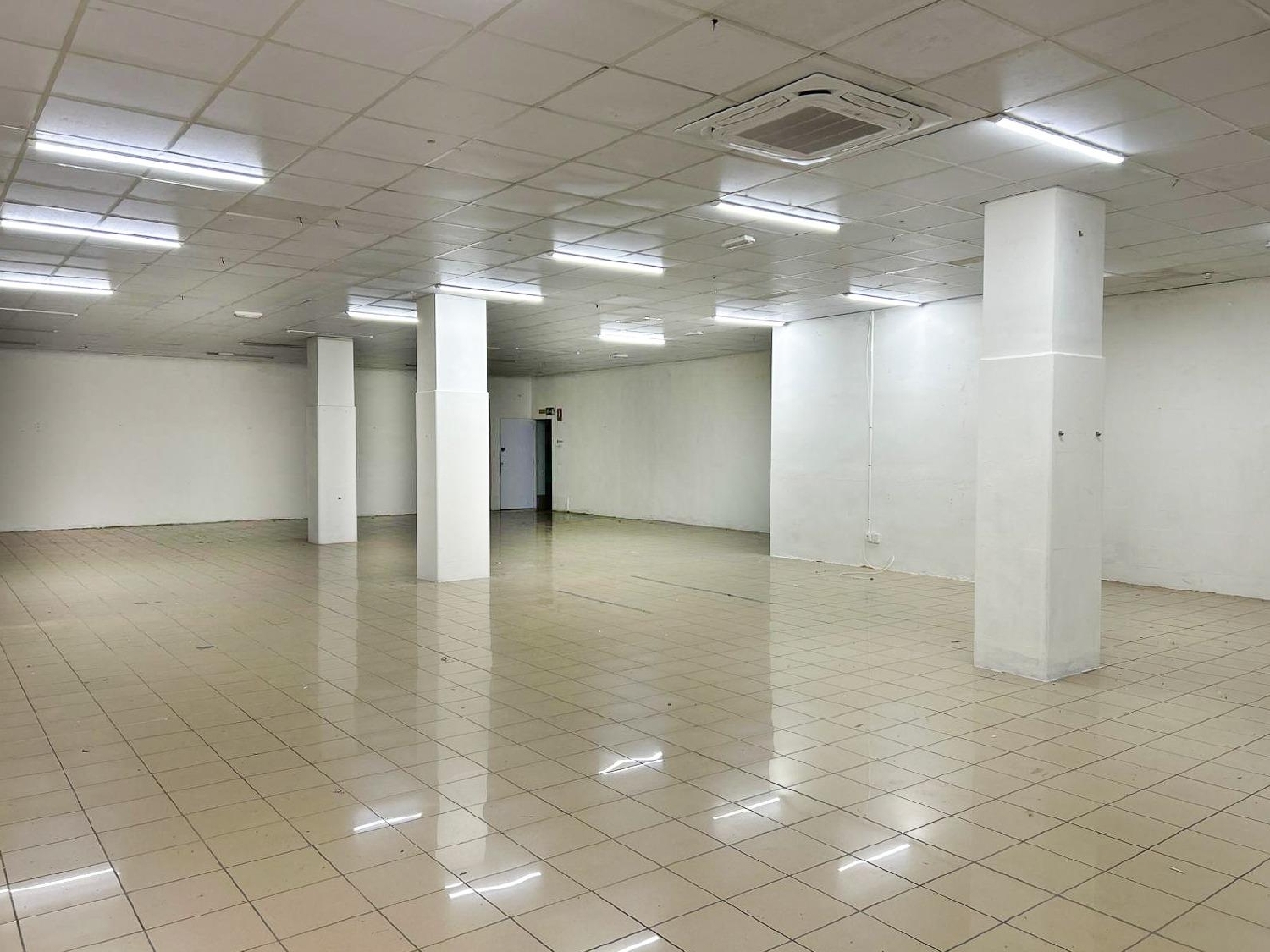  en venta local Valencia De Las Torres Campiña Sur 8