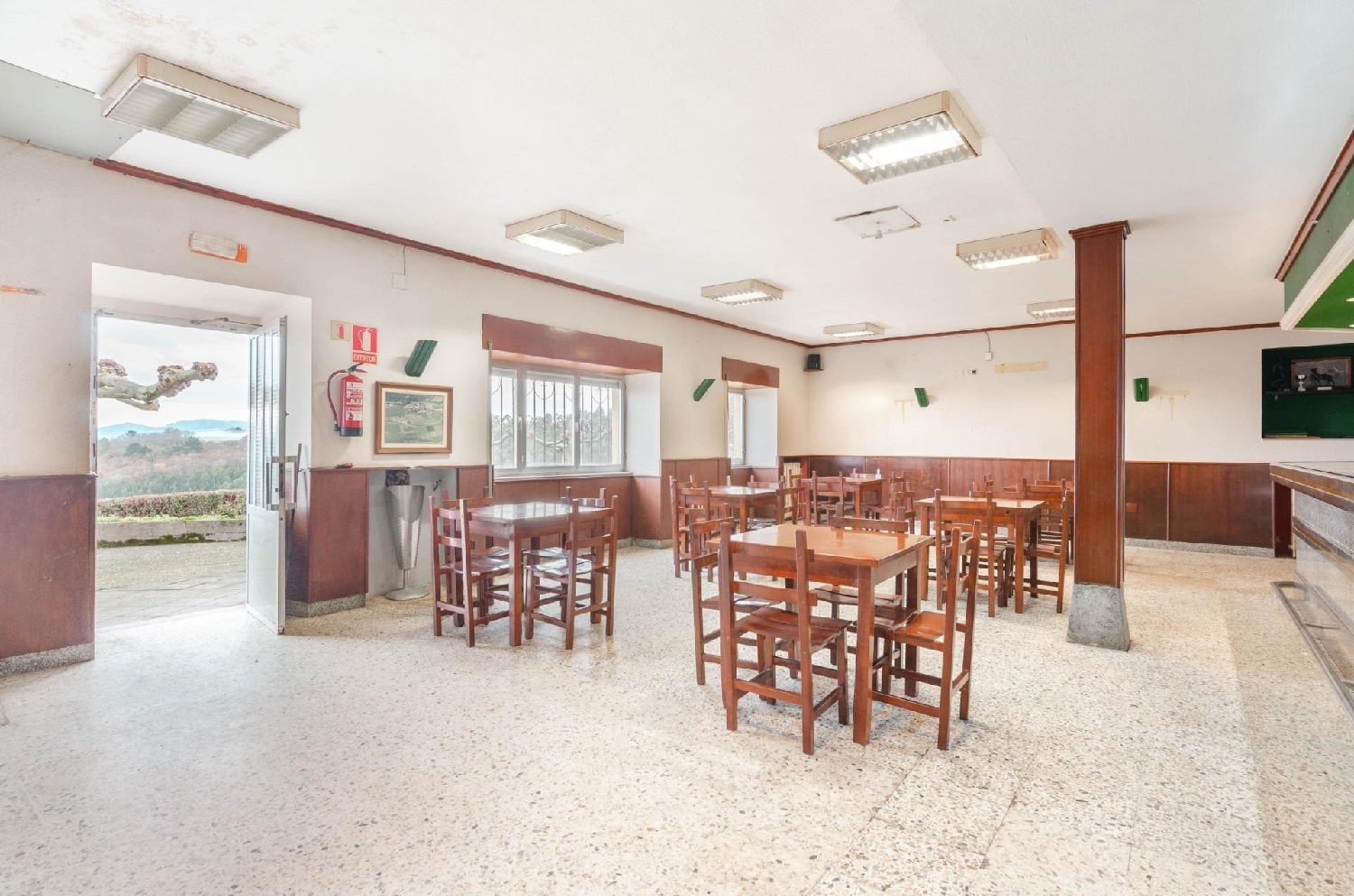 à vendre commerce Salas Oviedo 8