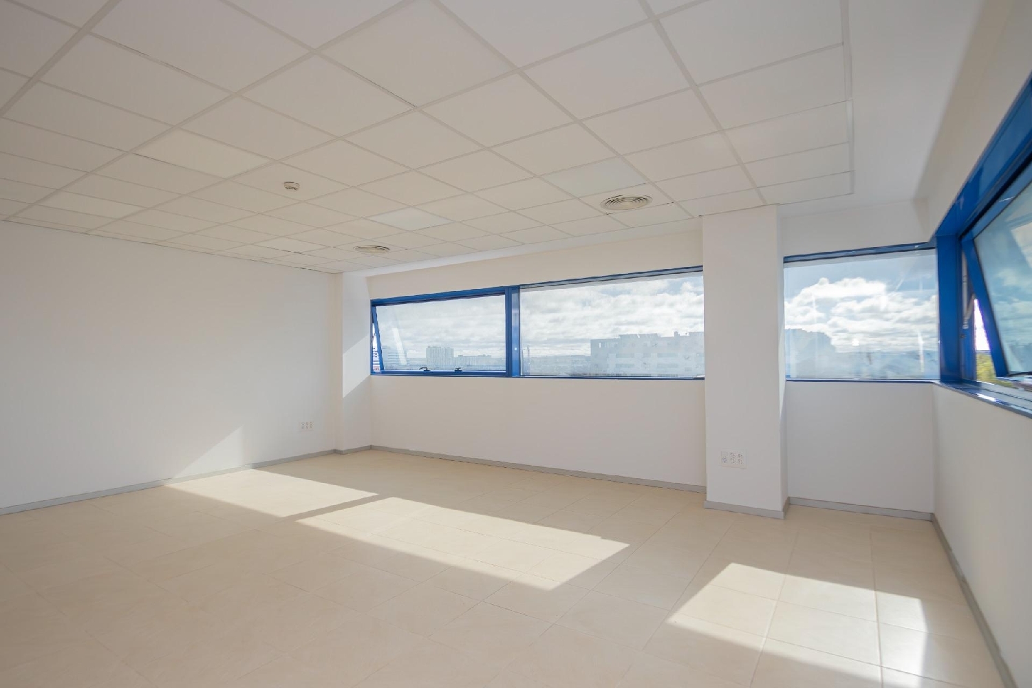  en venta oficina Sevilla La Nueva Sur 7