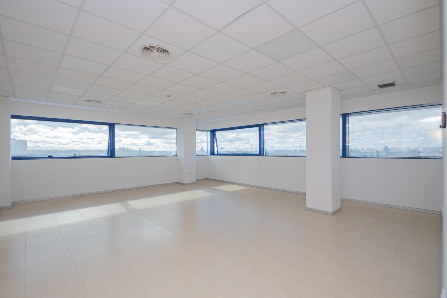  en venta oficina Sevilla La Nueva Sur 5