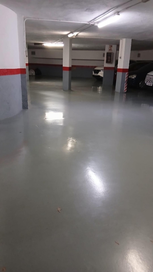 Barriada Les Tres Creus Bages parkeerplaats foto 6335202